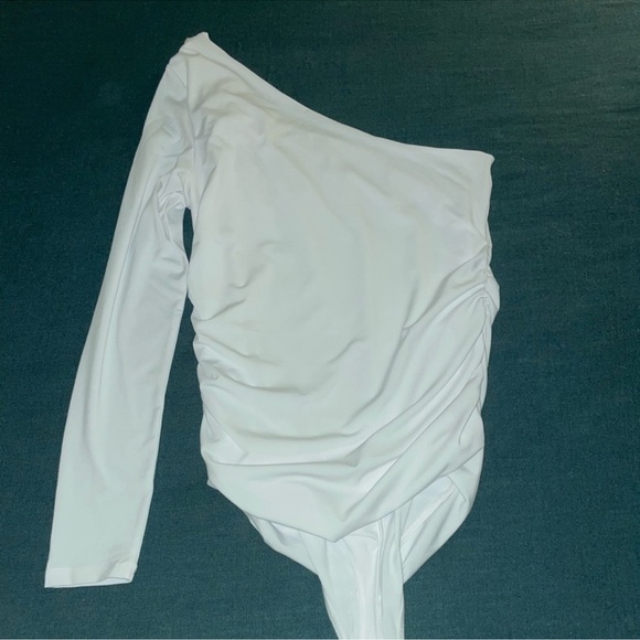 Abercrombie long sleeve one shoulder twist ruched body suit size Large NWT - Picture 4 of 4